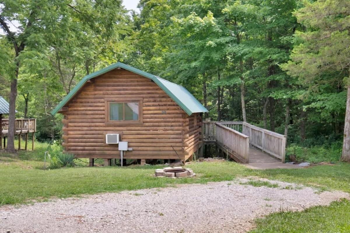 בלומינגטון Rustic Cabin With Pool Access מראה חיצוני תמונה