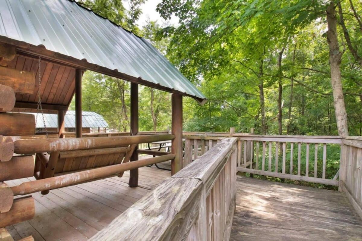 בלומינגטון Rustic Cabin With Pool Access מראה חיצוני תמונה