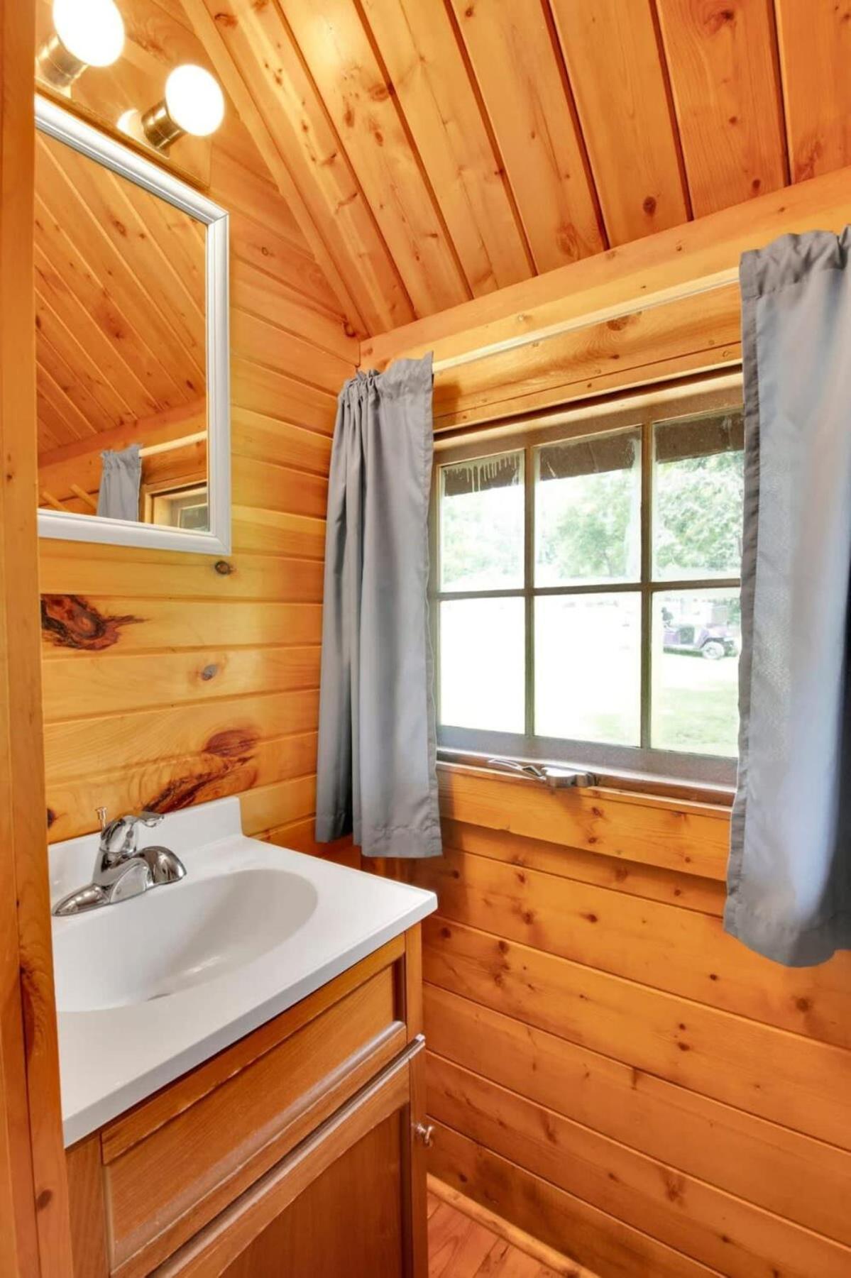 בלומינגטון Rustic Cabin With Pool Access מראה חיצוני תמונה