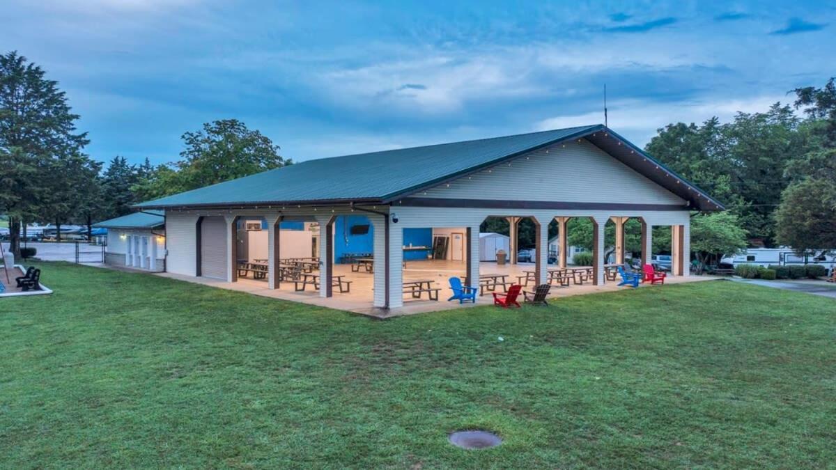 בלומינגטון Rustic Cabin With Pool Access מראה חיצוני תמונה